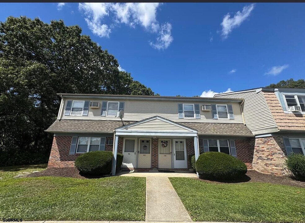 18 B Oxford Village in Egg Harbor Township, NJ - Building Photo