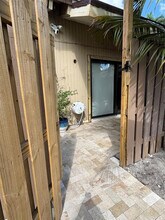 8011 SW 22nd Ct in Davie, FL - Foto de edificio - Building Photo