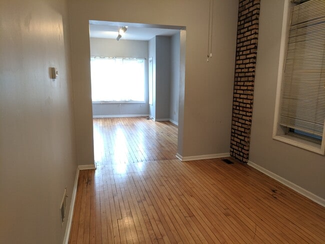 1639 N Claremont Ave, Unit 1 in Chicago, IL - Building Photo - Building Photo