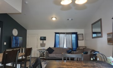 2304 Hacienda Pl in Arvin, CA - Building Photo - Building Photo