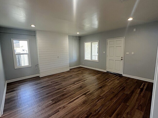 8806 Haskell Ave in Los Angeles, CA - Building Photo - Building Photo