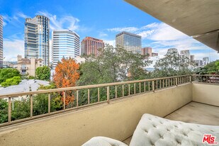 1300 Midvale Ave in Los Angeles, CA - Building Photo