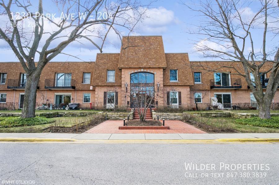 1230 Park Ave W in Highland Park, IL - Building Photo