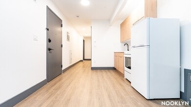 2008 Fulton St, Unit b1 in Brooklyn, NY - Foto de edificio - Building Photo
