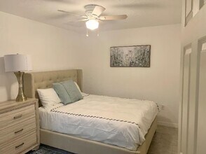 2874 38th Ave N in St. Petersburg, FL - Building Photo - Building Photo