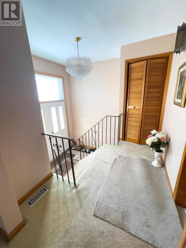 23 St Paschal Ct in Toronto, ON - Building Photo - Building Photo