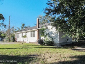 2425 N Market St in Jacksonville, FL - Building Photo - Building Photo