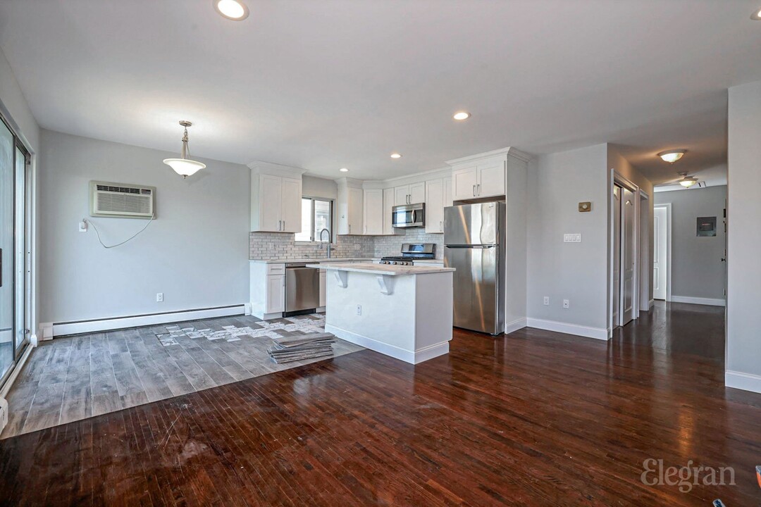 384 Warburton Ave in Hastings On Hudson, NY - Building Photo