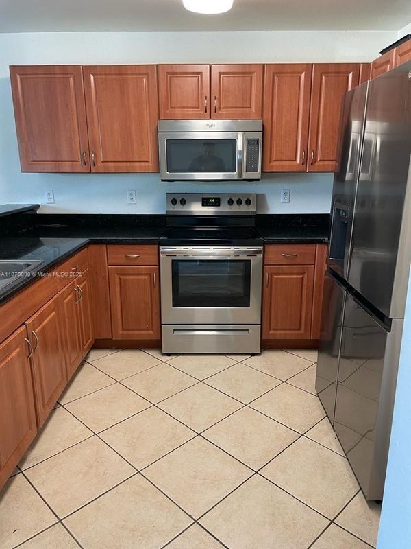 11202 NW 83rd St in Doral, FL - Building Photo - Building Photo