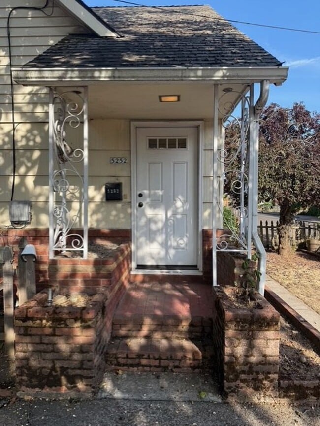 5252 SE 63rd Ave-Unit -5252 SE 63rd Ave. in Portland, OR - Foto de edificio - Building Photo