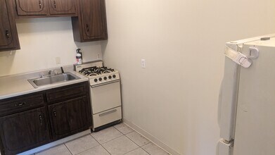 105 Hilltop Dr in Apollo, PA - Building Photo - Building Photo