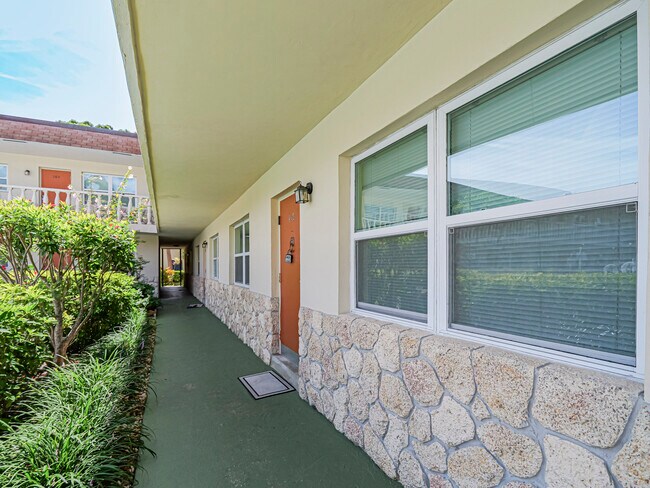 923 22nd Pl, Unit 112 in Vero Beach, FL - Building Photo - Building Photo