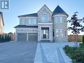 42 Brown Ct in Newmarket, ON - Building Photo - Building Photo