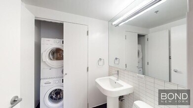 222 E 39th St in New York, NY - Building Photo - Building Photo