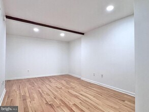 511 S 15th St in Philadelphia, PA - Building Photo - Building Photo