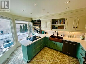 109 Brant St in Oakville, ON - Building Photo - Building Photo