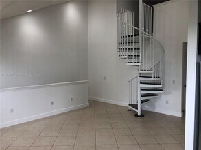 3390 NW 126th Terrace in Sunrise, FL - Foto de edificio - Building Photo