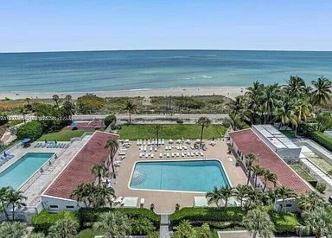 2457 Collins Ave-Unit -1504 in Miami Beach, FL - Building Photo - Building Photo