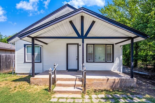 property at 1209 SW I Ave