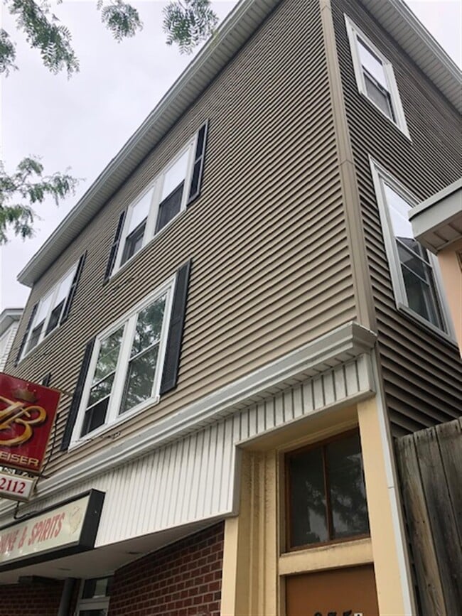 235A Highland Ave, Unit 2 in Somerville, MA - Building Photo - Building Photo