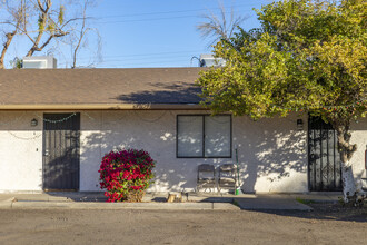 2516 W Augusta Ave in Phoenix, AZ - Foto de edificio - Building Photo