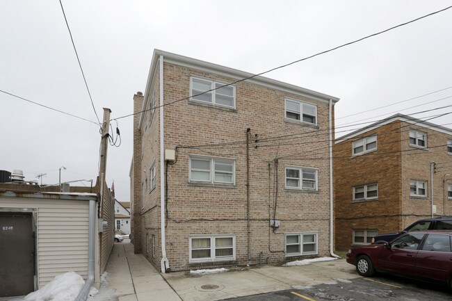 6244 W Addison St in Chicago, IL - Building Photo - Building Photo