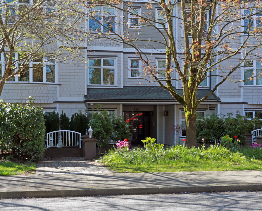 Oakwood West in Vancouver, BC - Building Photo