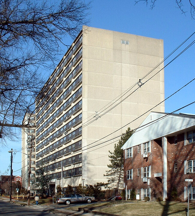 Orange Park Apartments in Orange, NJ - Foto de edificio - Building Photo