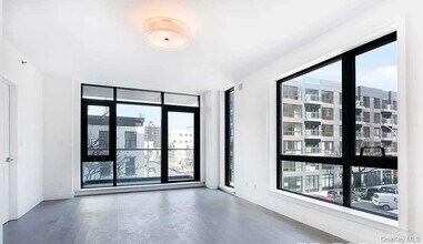 41-04 27th St in Queens, NY - Building Photo - Building Photo