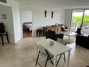 3300 NE 191st St, Unit 512 in Aventura, FL - Foto de edificio - Building Photo