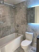 117 McMahon Dr in Toronto, ON - Building Photo - Building Photo