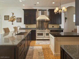 720 17th Ave S in Naples, FL - Building Photo