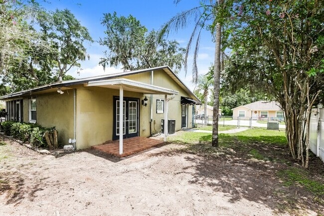 2310 Chestnut Hills Dr in Lakeland, FL - Building Photo - Building Photo