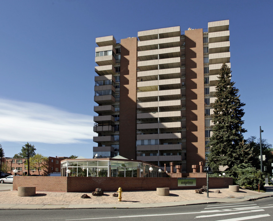 Liongate Apartments in Denver, CO - Foto de edificio