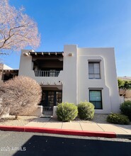 7300 N Dreamy Draw Dr in Phoenix, AZ - Building Photo - Building Photo