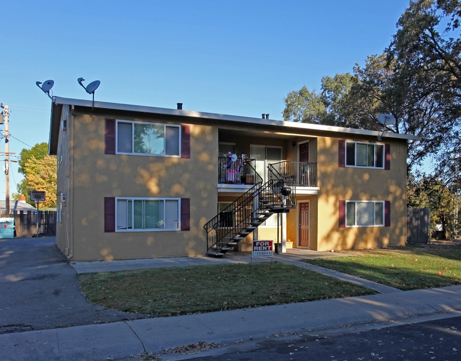 1817 Piedmont Way in Roseville, CA - Foto de edificio