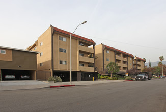 225 W. Verdugo in Burbank, CA - Foto de edificio - Building Photo