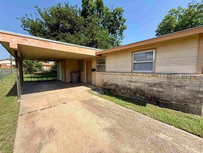 1635 Sumner Terrace in Wichita Falls, TX - Building Photo - Building Photo