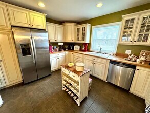 1118 Trapelo Rd in Waltham, MA - Building Photo - Building Photo