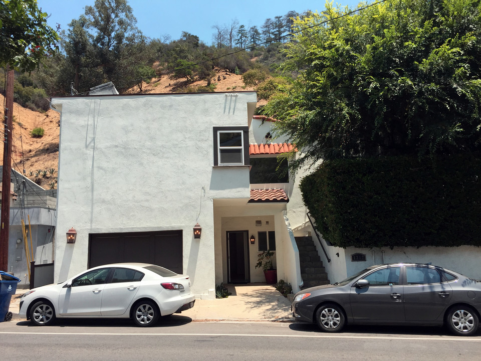 1312 N Beverly Glen Blvd, Unit 1 in Los Angeles, CA - Building Photo