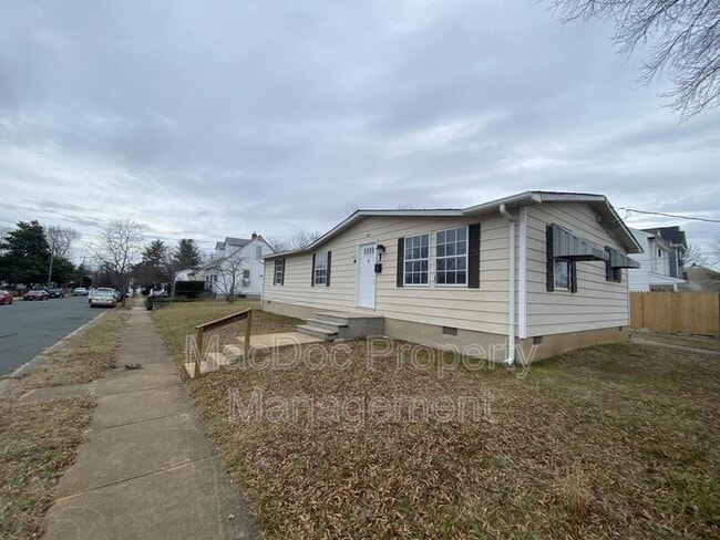 900 White St in Fredericksburg, VA - Building Photo - Building Photo