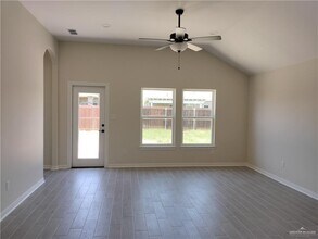 921 W Yellow Bells St in Edinburg, TX - Building Photo - Building Photo