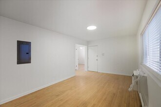 7357 N Winchester Ave in Chicago, IL - Building Photo - Building Photo