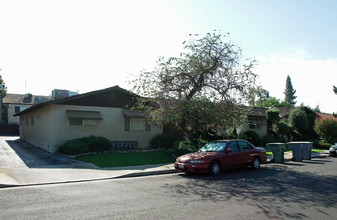 West Winds Apartments in Clovis, CA - Building Photo - Building Photo