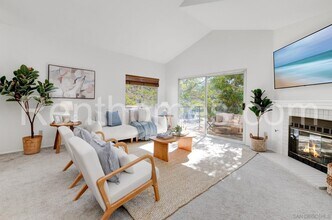 11263 Avenida De Los Lobos in San Diego, CA - Building Photo - Building Photo