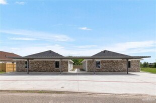 12 E Garfield Ave in Alton, TX - Building Photo