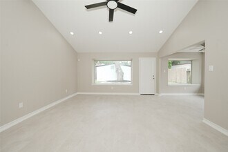 9607 Rumbling Wood Ln in Houston, TX - Building Photo - Building Photo