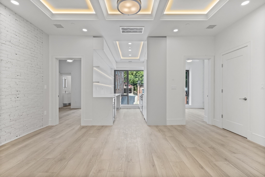 1572 Beacon St, Unit 101 in Brookline, MA - Foto de edificio