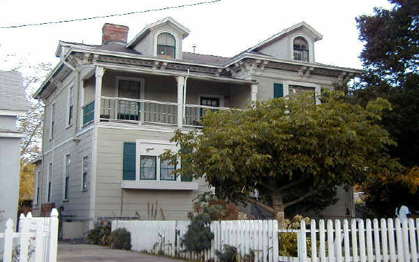 36-38 N Claremont St in San Mateo, CA - Foto de edificio - Building Photo