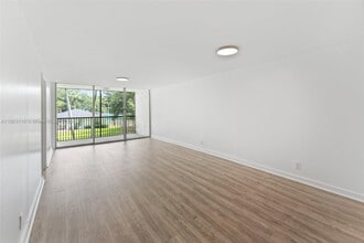 5100 SW 64th Ave in Davie, FL - Building Photo - Building Photo